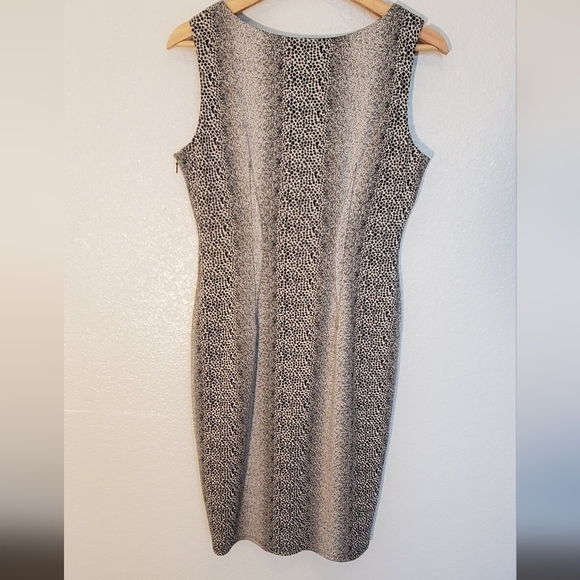 💚5/$25 Nine West Black White Snake Print Knee Length Sleeveless Sheath Dress - Picture 3 of 5
